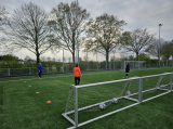 Training S.K.N.W.K. JO19-1 van donderdag 25 april 2024 (8/120)